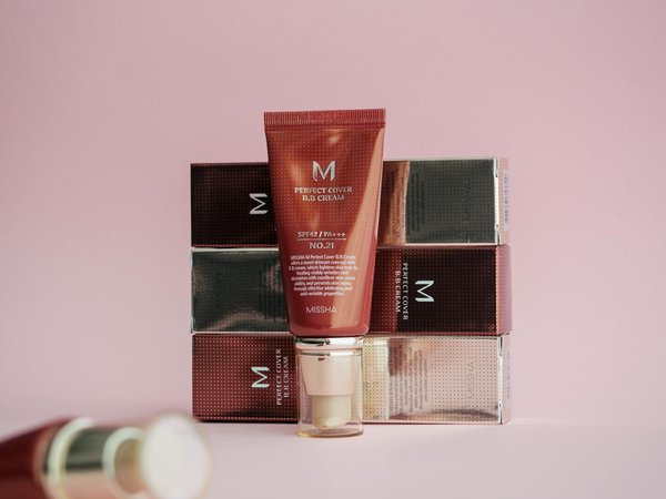 Gérer les critiques : Porter du maquillage en tant qu'homme dans une société traditionnelle